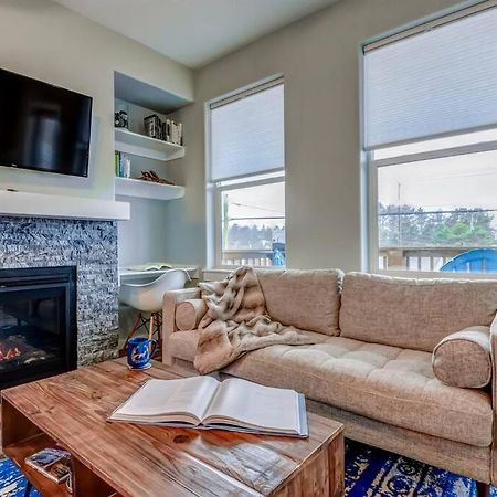 New Tri-Level Home With Ocean View And 3 En-Suite Bedrooms! Depoe Bay Kültér fotó