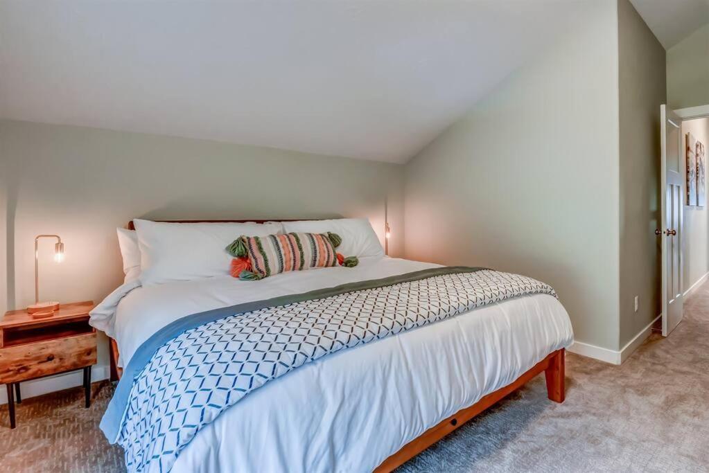 New Tri-Level Home With Ocean View And 3 En-Suite Bedrooms! Depoe Bay Kültér fotó