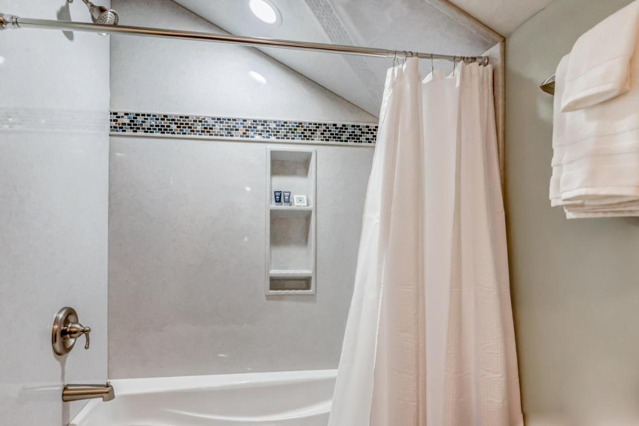 New Tri-Level Home With Ocean View And 3 En-Suite Bedrooms! Depoe Bay Kültér fotó