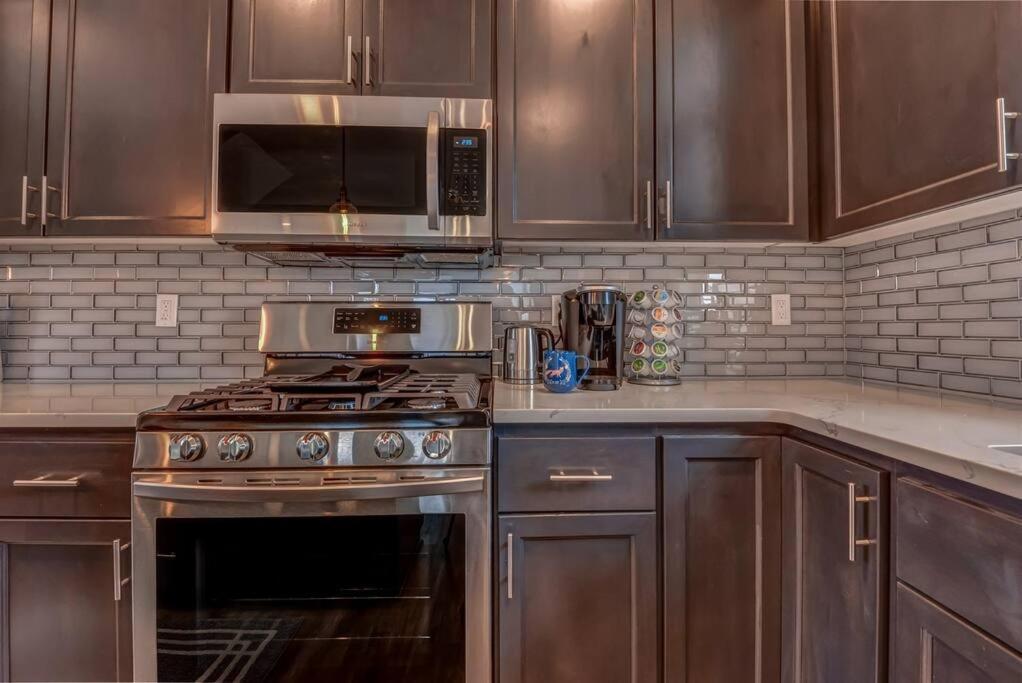 New Tri-Level Home With Ocean View And 3 En-Suite Bedrooms! Depoe Bay Kültér fotó