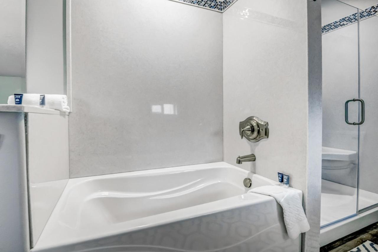 New Tri-Level Home With Ocean View And 3 En-Suite Bedrooms! Depoe Bay Kültér fotó