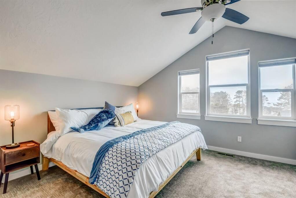 New Tri-Level Home With Ocean View And 3 En-Suite Bedrooms! Depoe Bay Kültér fotó