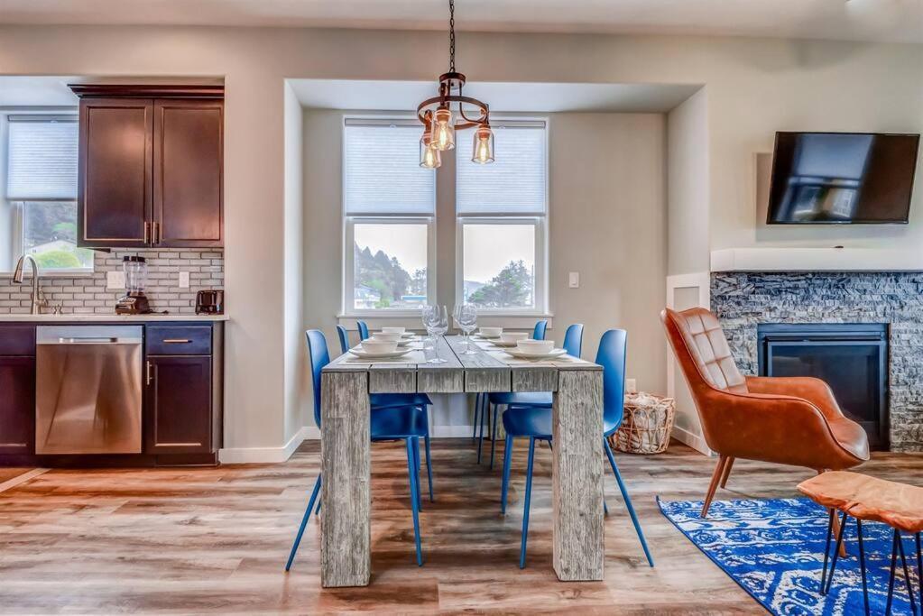 New Tri-Level Home With Ocean View And 3 En-Suite Bedrooms! Depoe Bay Kültér fotó