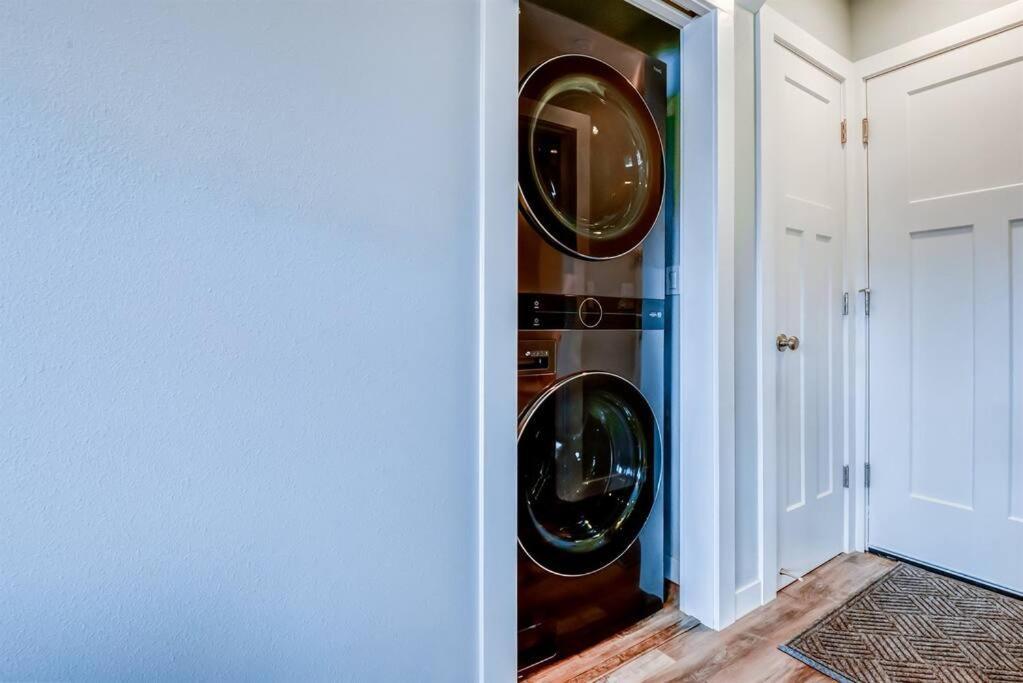 New Tri-Level Home With Ocean View And 3 En-Suite Bedrooms! Depoe Bay Kültér fotó