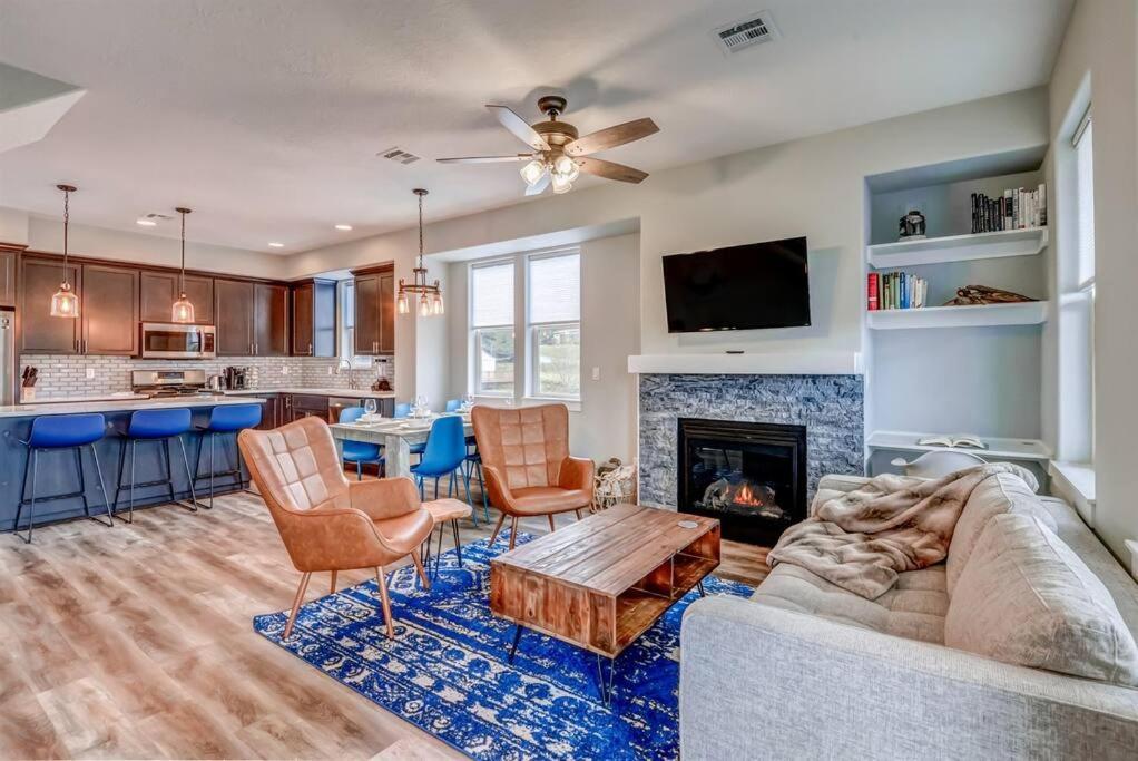 New Tri-Level Home With Ocean View And 3 En-Suite Bedrooms! Depoe Bay Kültér fotó
