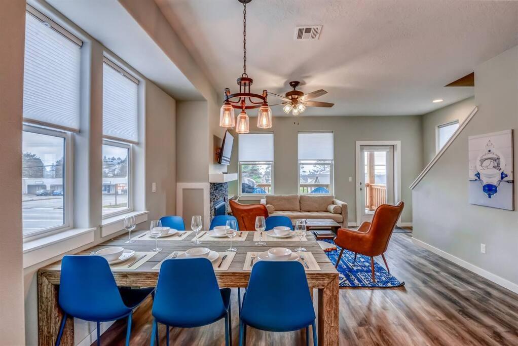 New Tri-Level Home With Ocean View And 3 En-Suite Bedrooms! Depoe Bay Kültér fotó
