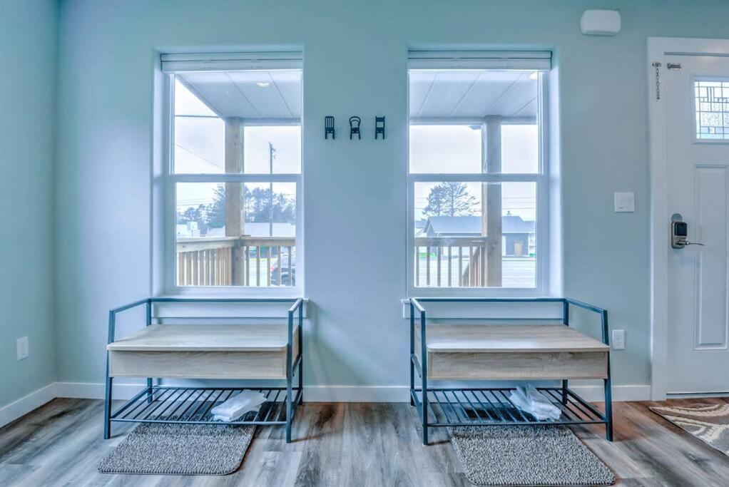 New Tri-Level Home With Ocean View And 3 En-Suite Bedrooms! Depoe Bay Kültér fotó