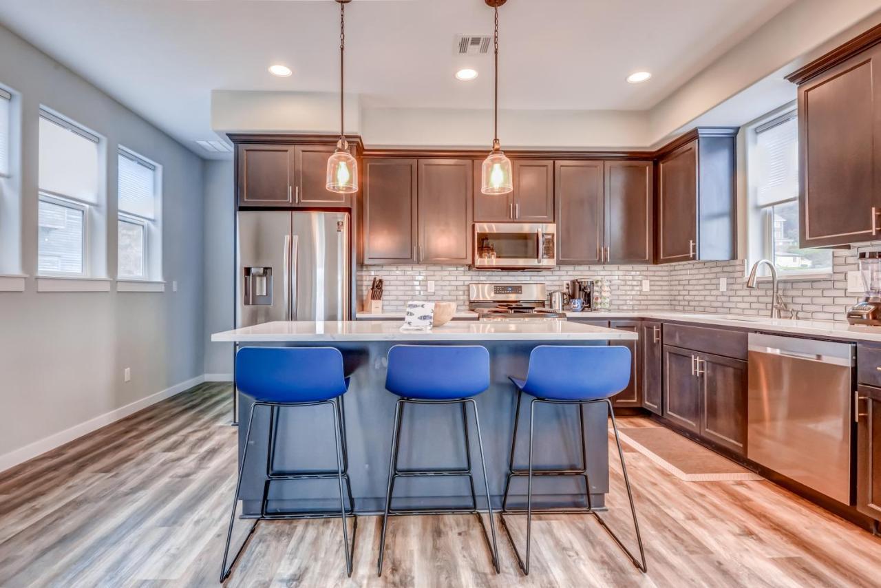 New Tri-Level Home With Ocean View And 3 En-Suite Bedrooms! Depoe Bay Kültér fotó