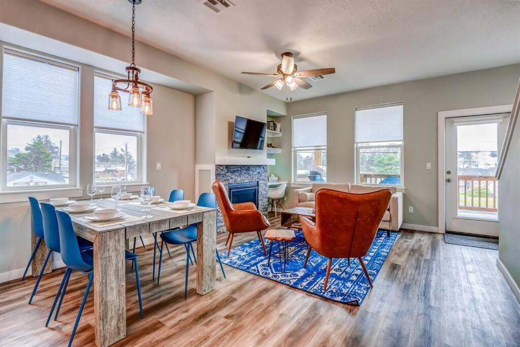 New Tri-Level Home With Ocean View And 3 En-Suite Bedrooms! Depoe Bay Kültér fotó