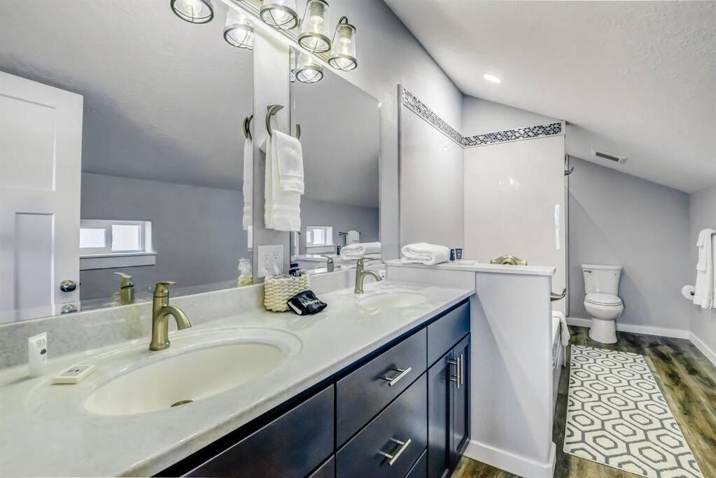 New Tri-Level Home With Ocean View And 3 En-Suite Bedrooms! Depoe Bay Kültér fotó